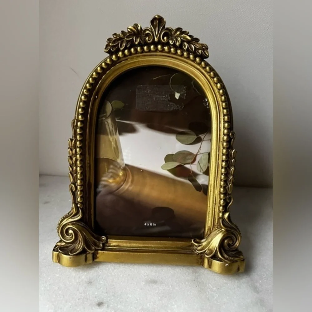 Elegant Gold Ornate Picture Frame for 4”x6” photo